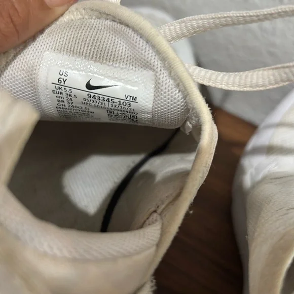 Nike Air Max 270. Size 6 Youth or Size 7 Women’s - Picture 9 of 11